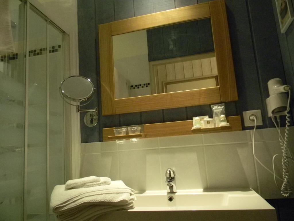 Logis Relais Des Cailleres Otel Saint Pavace Oda fotoğraf